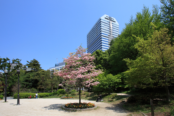 Kioicho Bld. view from Shimizudani Park
